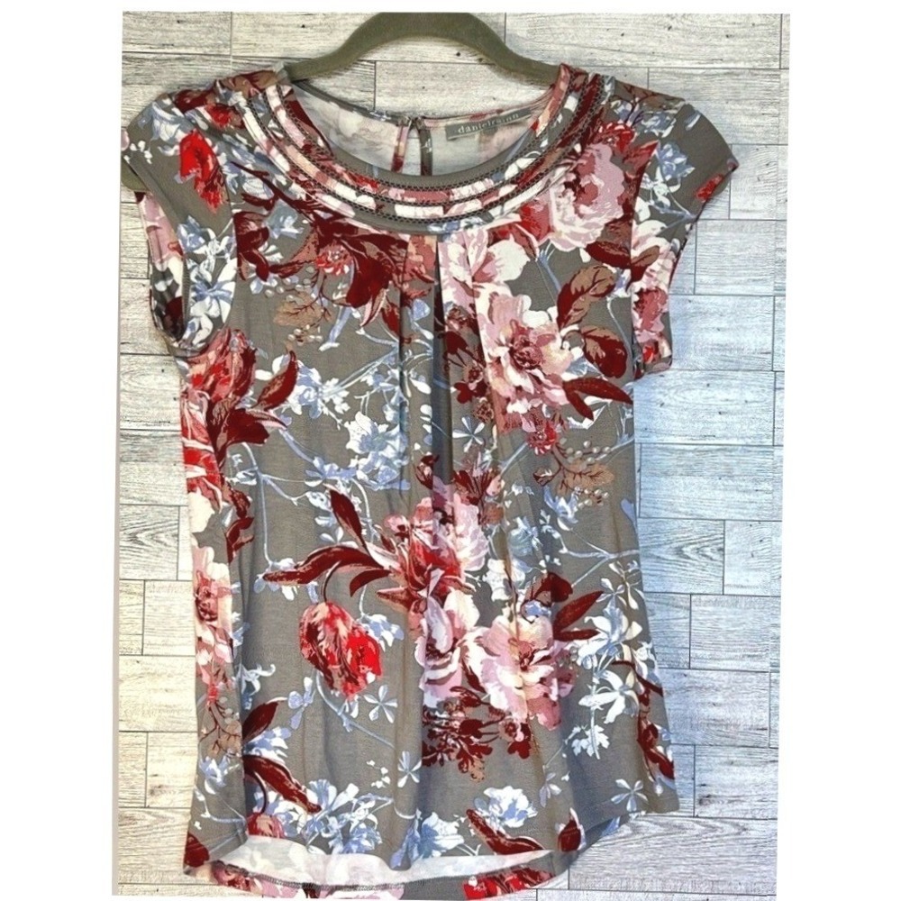 Daniel Rainn Gray Red Floral Lattice Neck Cap Sleeve Blouse Top PXS